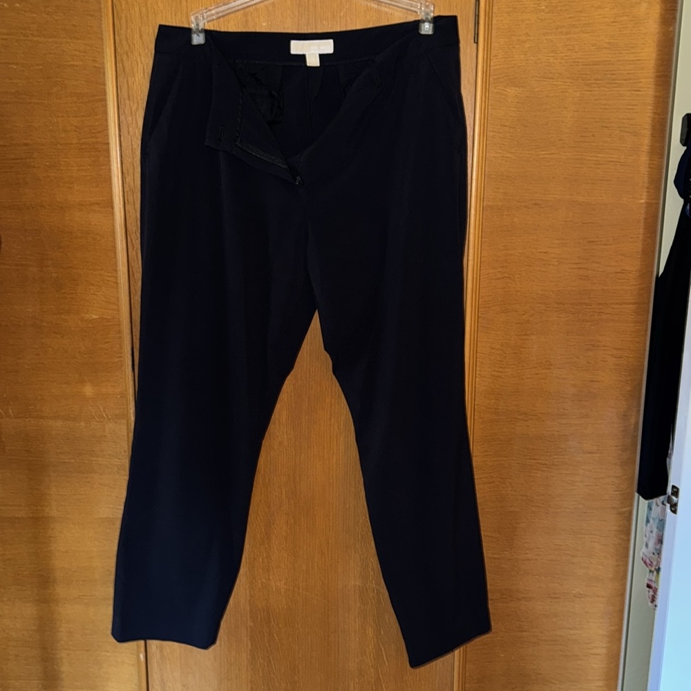 4/$9 Michael Kors Trousers. Bundle w 4/9 items & you will be sent $9 offer.